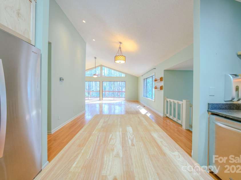 138 Woodhaven Drive, Hendersonville, NC 28739.  MLS# CAR4222028, YatesRealty ID 22603. 