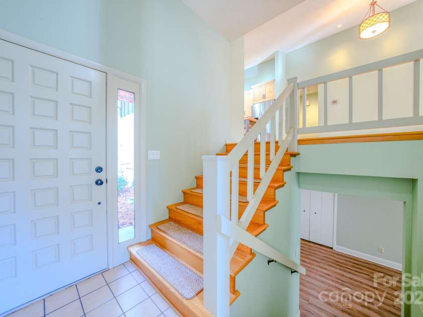 138 Woodhaven Drive, Hendersonville, NC 28739.  MLS# CAR4222028, YatesRealty ID 22603. 