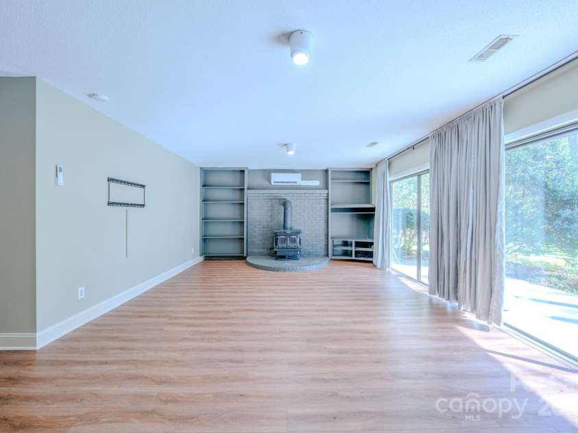 138 Woodhaven Drive, Hendersonville, NC 28739.  MLS# CAR4222028, YatesRealty ID 22603. 