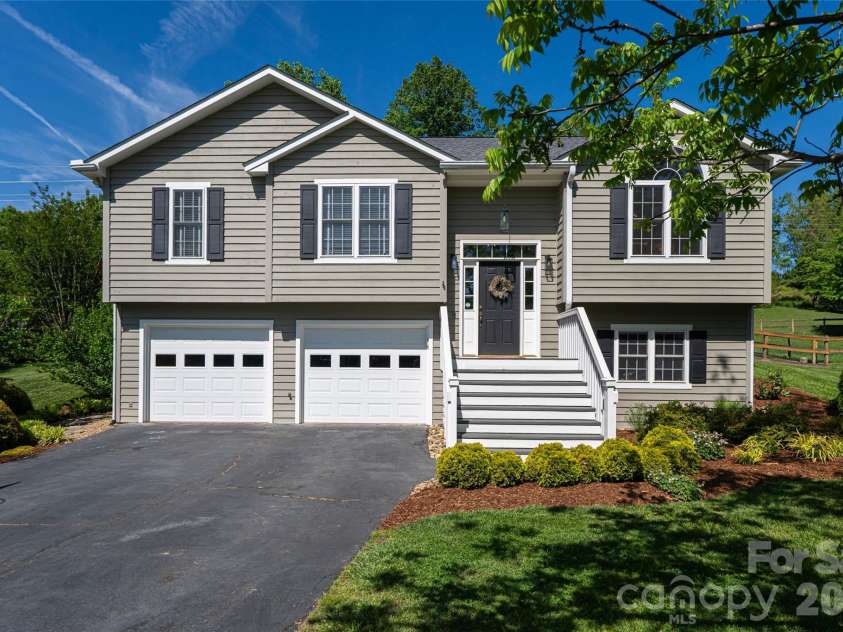 5 Mallory Meadows Court, Arden, NC 28704.  MLS# CAR4374327, YatesRealty ID 22605. 