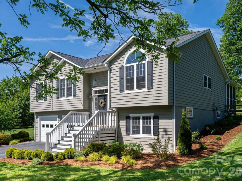 5 Mallory Meadows Court, Arden, NC 28704.  MLS# CAR4374327, YatesRealty ID 22605. 