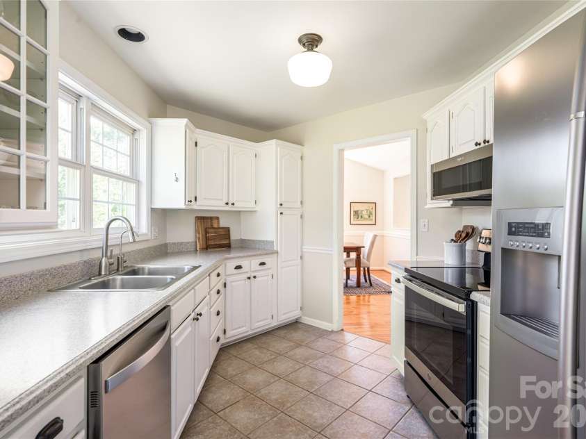 5 Mallory Meadows Court, Arden, NC 28704.  MLS# CAR4374327, YatesRealty ID 22605. 