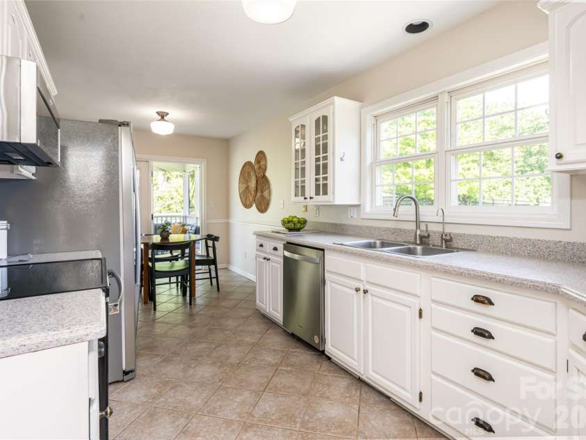 5 Mallory Meadows Court, Arden, NC 28704.  MLS# CAR4374327, YatesRealty ID 22605. 