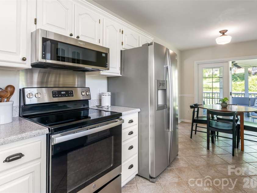 5 Mallory Meadows Court, Arden, NC 28704.  MLS# CAR4374327, YatesRealty ID 22605. 