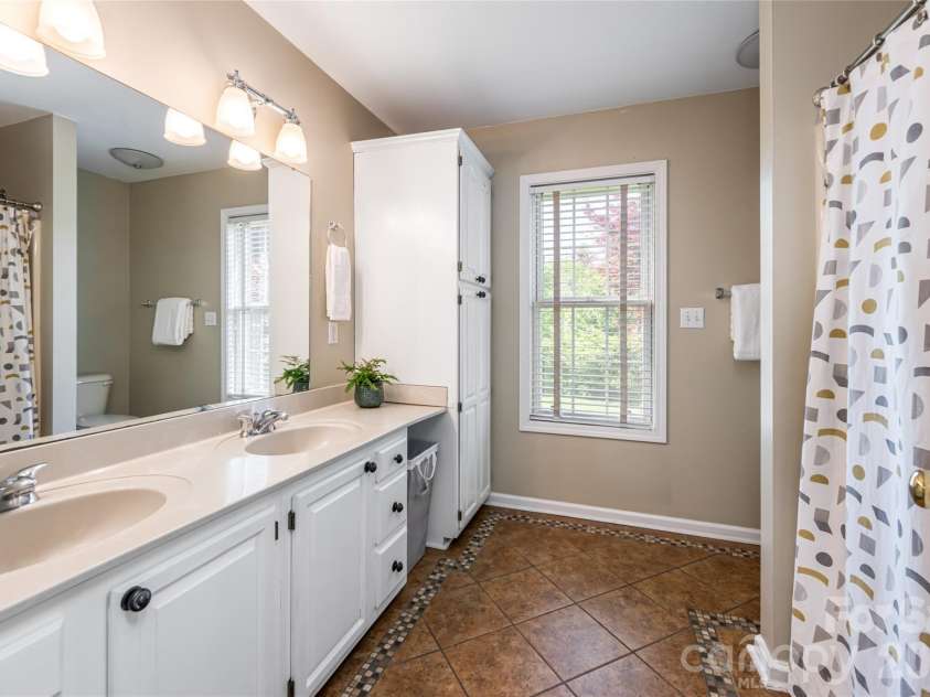 5 Mallory Meadows Court, Arden, NC 28704.  MLS# CAR4374327, YatesRealty ID 22605. 