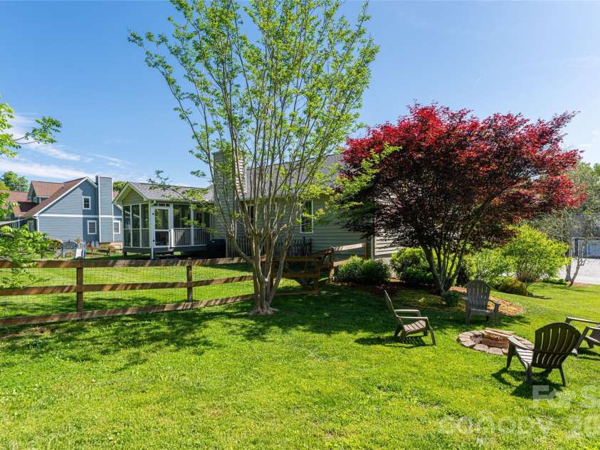5 Mallory Meadows Court, Arden, NC 28704.  MLS# CAR4374327, YatesRealty ID 22605. 