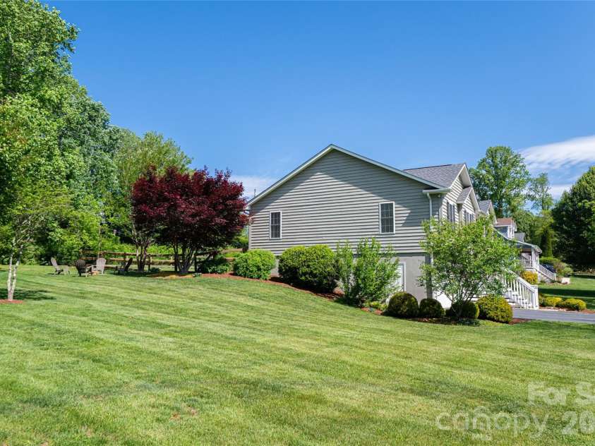 5 Mallory Meadows Court, Arden, NC 28704.  MLS# CAR4374327, YatesRealty ID 22605. 