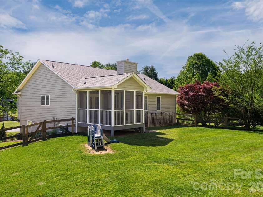 5 Mallory Meadows Court, Arden, NC 28704.  MLS# CAR4374327, YatesRealty ID 22605. 