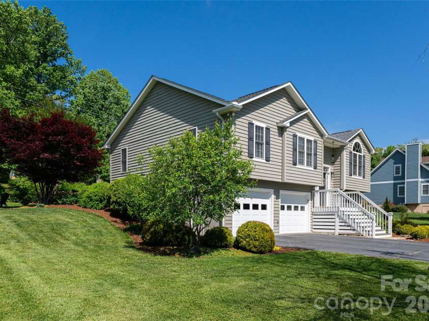5 Mallory Meadows Court, Arden, NC 28704.  MLS# CAR4374327, YatesRealty ID 22605. 