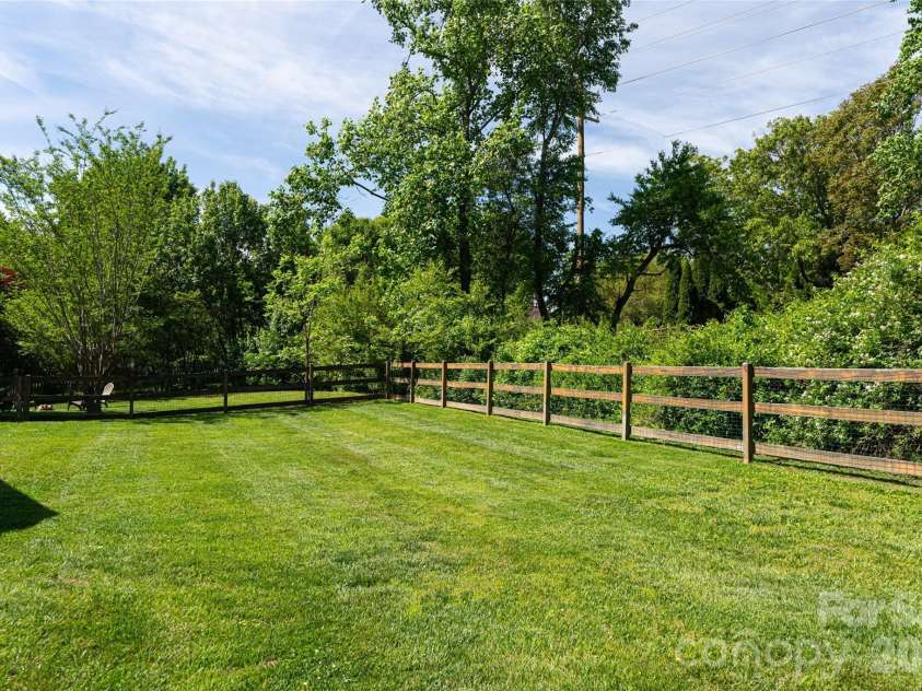 5 Mallory Meadows Court, Arden, NC 28704.  MLS# CAR4374327, YatesRealty ID 22605. 