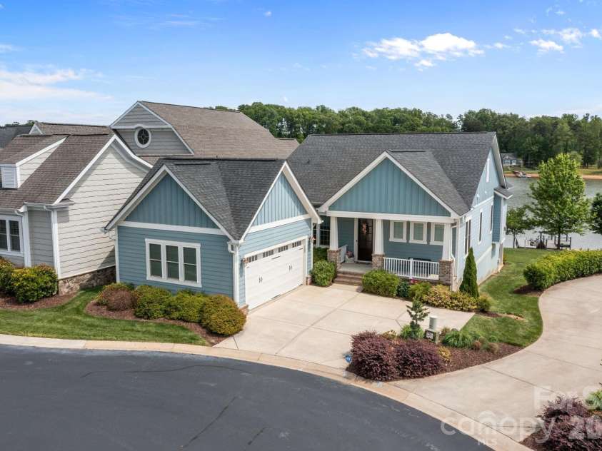 122 Sisters Cove Court, Mooresville, NC 28117.  MLS# CAR4368583, YatesRealty ID 22607. 