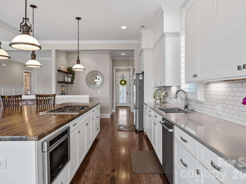 122 Sisters Cove Court, Mooresville, NC 28117.  MLS# CAR4368583, YatesRealty ID 22607. 