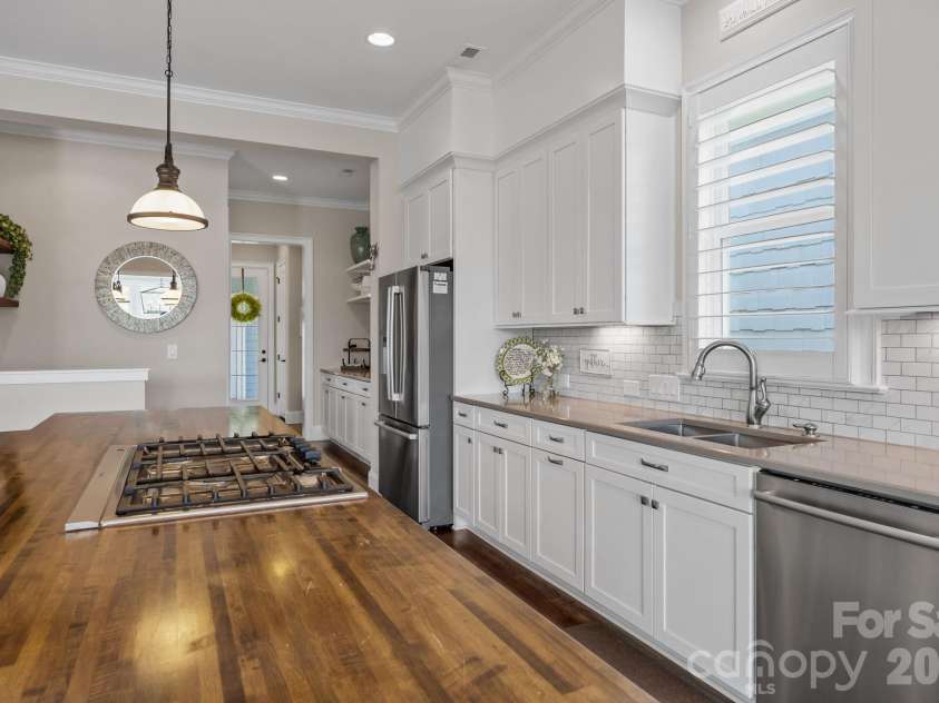 122 Sisters Cove Court, Mooresville, NC 28117.  MLS# CAR4368583, YatesRealty ID 22607. 