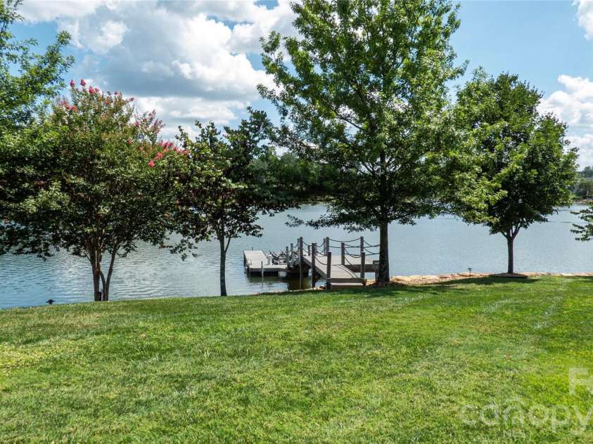 122 Sisters Cove Court, Mooresville, NC 28117.  MLS# CAR4368583, YatesRealty ID 22607. 