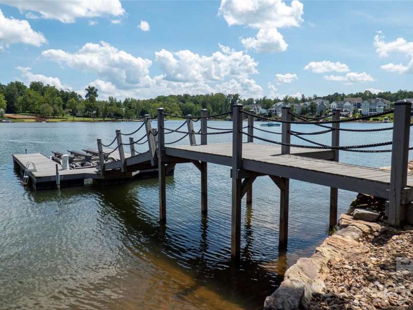 122 Sisters Cove Court, Mooresville, NC 28117.  MLS# CAR4368583, YatesRealty ID 22607. 