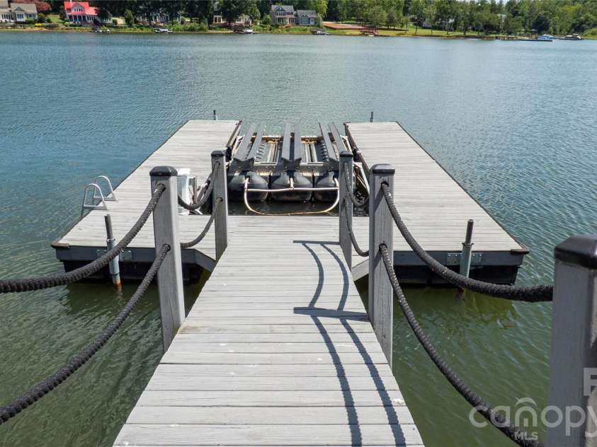 122 Sisters Cove Court, Mooresville, NC 28117.  MLS# CAR4368583, YatesRealty ID 22607. 