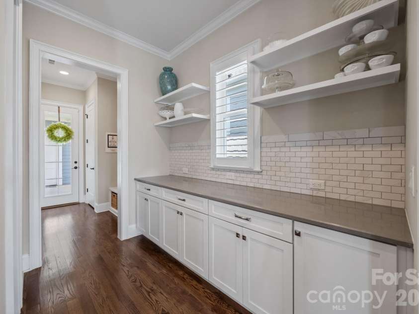 122 Sisters Cove Court, Mooresville, NC 28117.  MLS# CAR4368583, YatesRealty ID 22607. Butlers Pantry