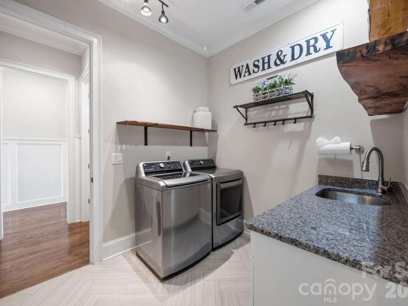 122 Sisters Cove Court, Mooresville, NC 28117.  MLS# CAR4368583, YatesRealty ID 22607. Laundry Room
