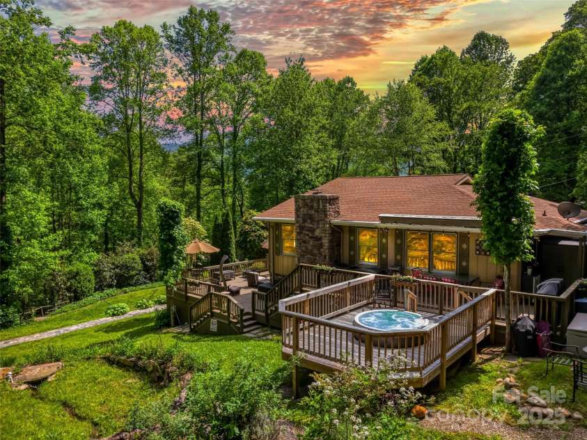 218 Red Oak Drive, Maggie Valley, NC 28751.  MLS# CAR4247895, YatesRealty ID 22607. 