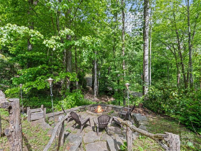 218 Red Oak Drive, Maggie Valley, NC 28751.  MLS# CAR4247895, YatesRealty ID 22607. 