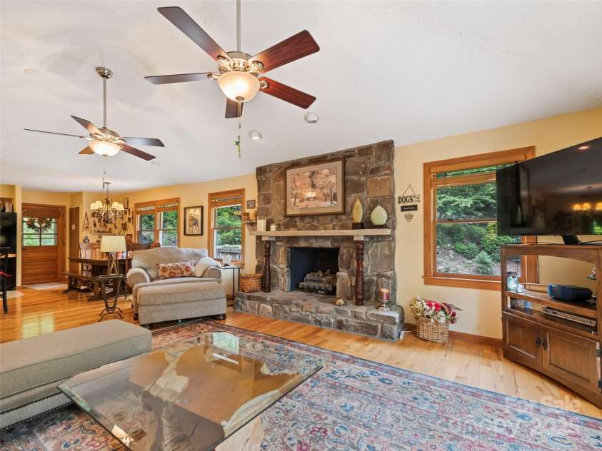 218 Red Oak Drive, Maggie Valley, NC 28751.  MLS# CAR4247895, YatesRealty ID 22607. 