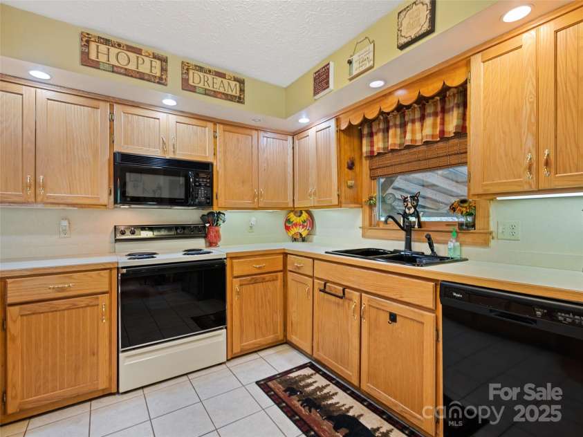 218 Red Oak Drive, Maggie Valley, NC 28751.  MLS# CAR4247895, YatesRealty ID 22607. 