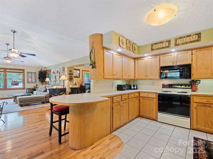 218 Red Oak Drive, Maggie Valley, NC 28751.  MLS# CAR4247895, YatesRealty ID 22607. 