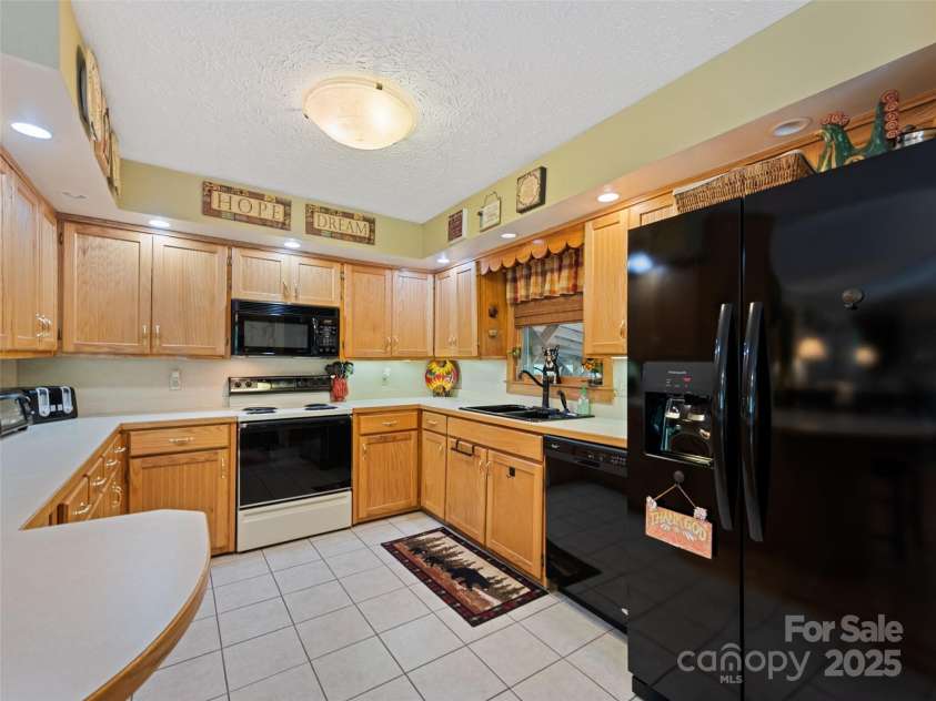 218 Red Oak Drive, Maggie Valley, NC 28751.  MLS# CAR4247895, YatesRealty ID 22607. 