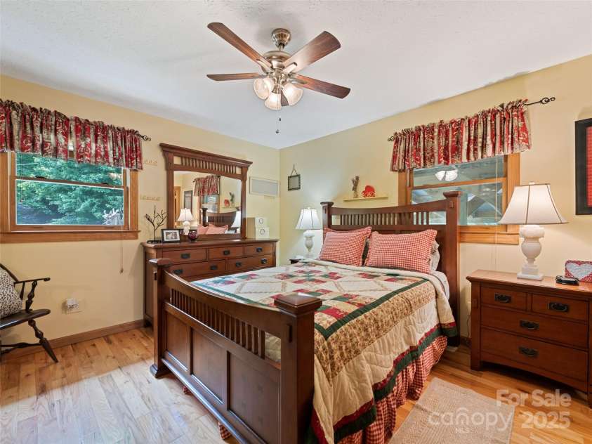 218 Red Oak Drive, Maggie Valley, NC 28751.  MLS# CAR4247895, YatesRealty ID 22607. 