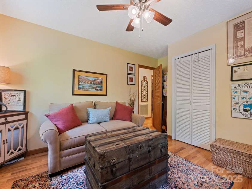 218 Red Oak Drive, Maggie Valley, NC 28751.  MLS# CAR4247895, YatesRealty ID 22607. 