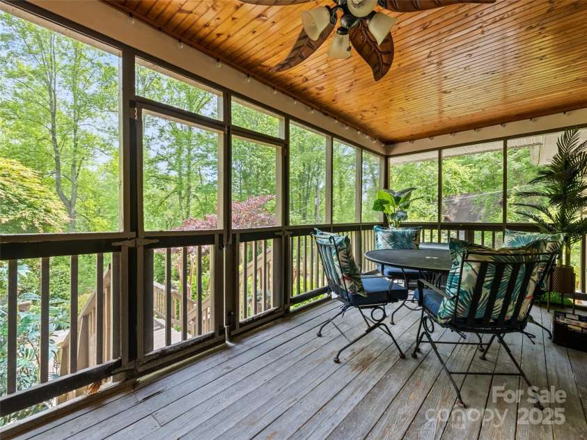 218 Red Oak Drive, Maggie Valley, NC 28751.  MLS# CAR4247895, YatesRealty ID 22607. 