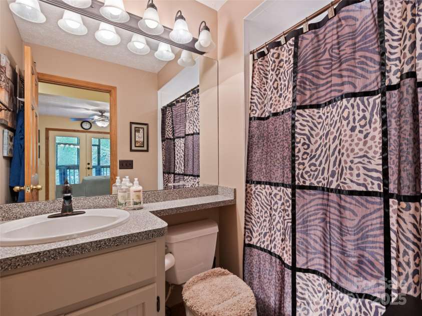 218 Red Oak Drive, Maggie Valley, NC 28751.  MLS# CAR4247895, YatesRealty ID 22607. 