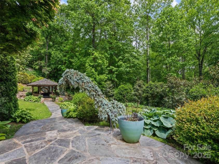 218 Red Oak Drive, Maggie Valley, NC 28751.  MLS# CAR4247895, YatesRealty ID 22607. 