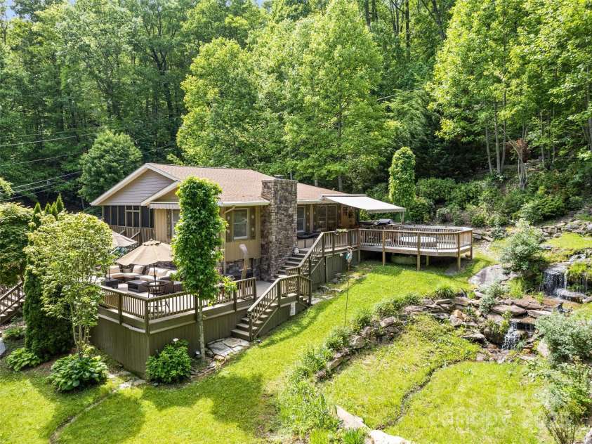 218 Red Oak Drive, Maggie Valley, NC 28751.  MLS# CAR4247895, YatesRealty ID 22607. 