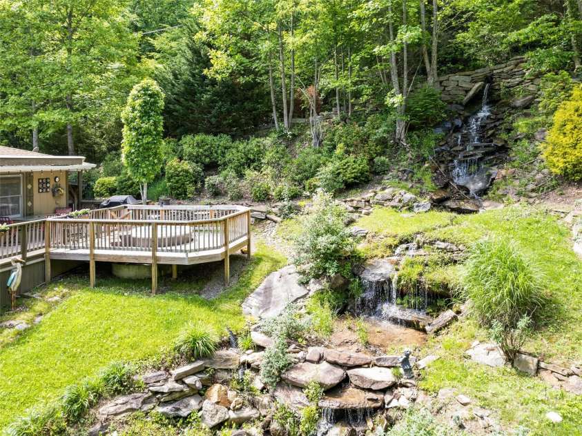 218 Red Oak Drive, Maggie Valley, NC 28751.  MLS# CAR4247895, YatesRealty ID 22607. 