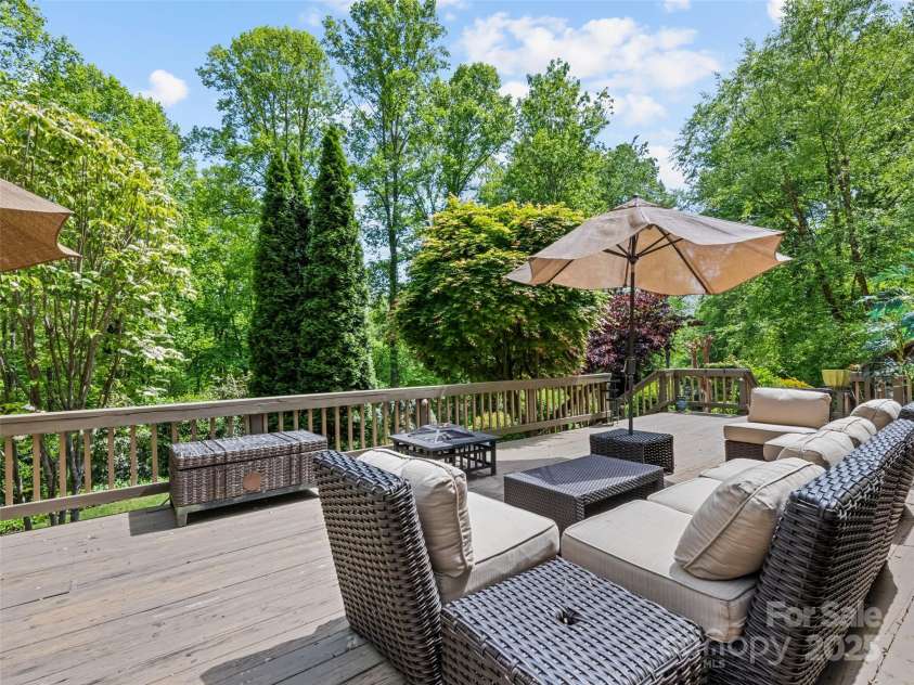 218 Red Oak Drive, Maggie Valley, NC 28751.  MLS# CAR4247895, YatesRealty ID 22607. 