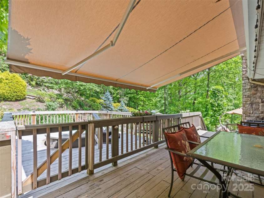 218 Red Oak Drive, Maggie Valley, NC 28751.  MLS# CAR4247895, YatesRealty ID 22607. 