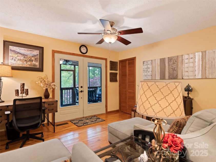 218 Red Oak Drive, Maggie Valley, NC 28751.  MLS# CAR4247895, YatesRealty ID 22607. 