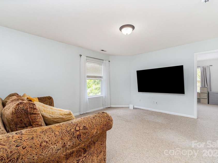 13622 Stringfellow Lane, Charlotte, NC 28278.  MLS# CAR4268781, YatesRealty ID 22608. Loft