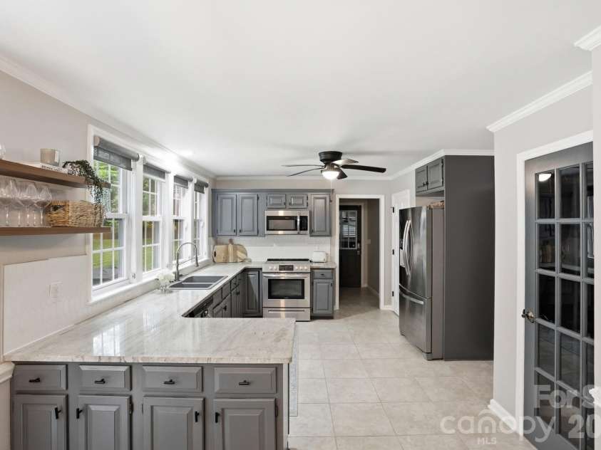 10646 Hall Drive, Charlotte, NC 28270.  MLS# CAR4370034, YatesRealty ID 22609. 