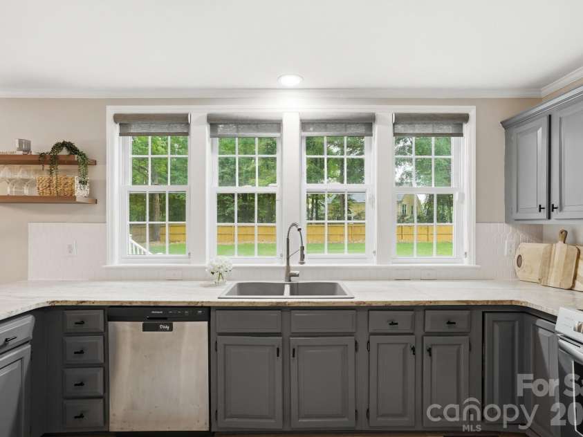10646 Hall Drive, Charlotte, NC 28270.  MLS# CAR4370034, YatesRealty ID 22609. 