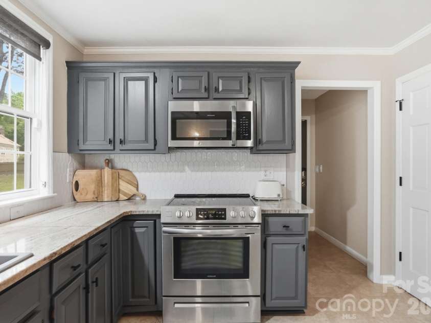 10646 Hall Drive, Charlotte, NC 28270.  MLS# CAR4370034, YatesRealty ID 22609. 