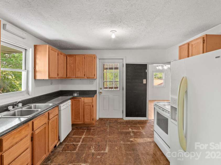412 Trammell Avenue, Canton, NC 28716.  MLS# CAR4249273, YatesRealty ID 2261. Kitchen