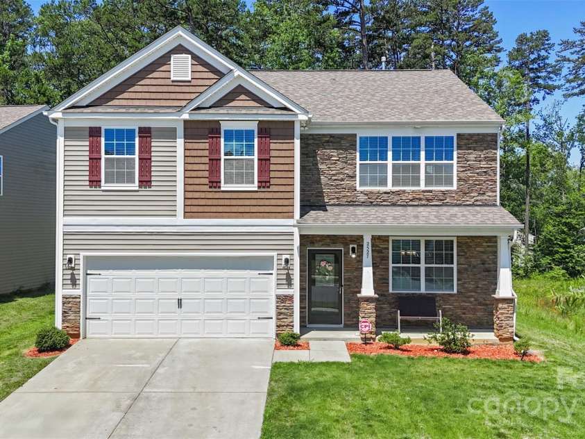 2527 Linhay Drive, Charlotte, NC 28216.  MLS# CAR4267961, YatesRealty ID 22610. 