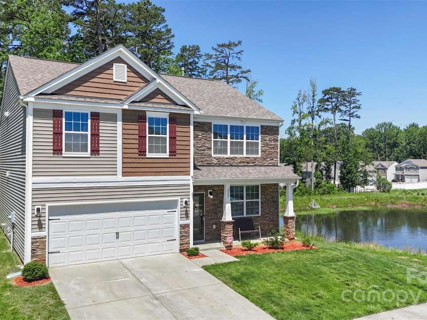 2527 Linhay Drive, Charlotte, NC 28216.  MLS# CAR4267961, YatesRealty ID 22610. 