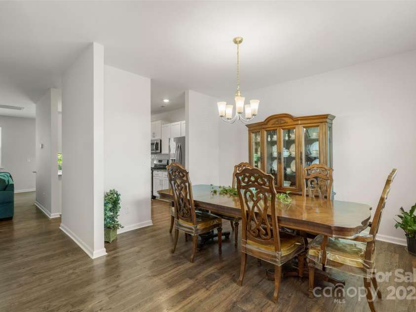 2527 Linhay Drive, Charlotte, NC 28216.  MLS# CAR4267961, YatesRealty ID 22610. 