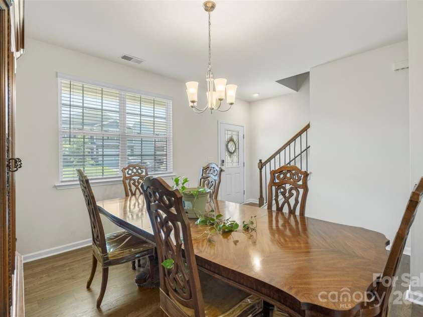 2527 Linhay Drive, Charlotte, NC 28216.  MLS# CAR4267961, YatesRealty ID 22610. 