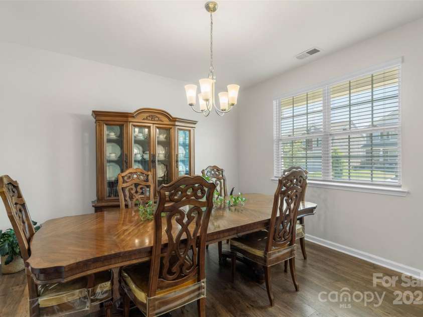 2527 Linhay Drive, Charlotte, NC 28216.  MLS# CAR4267961, YatesRealty ID 22610. 