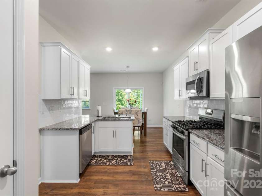 2527 Linhay Drive, Charlotte, NC 28216.  MLS# CAR4267961, YatesRealty ID 22610. 