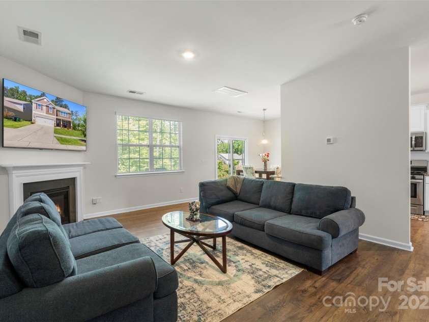 2527 Linhay Drive, Charlotte, NC 28216.  MLS# CAR4267961, YatesRealty ID 22610. 